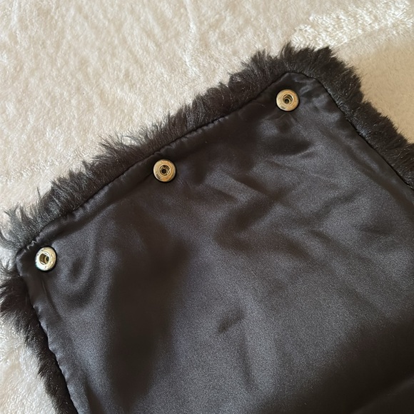 BNWOT Banana Republic faux fur neck wrap Silk Lining - Picture 5 of 8